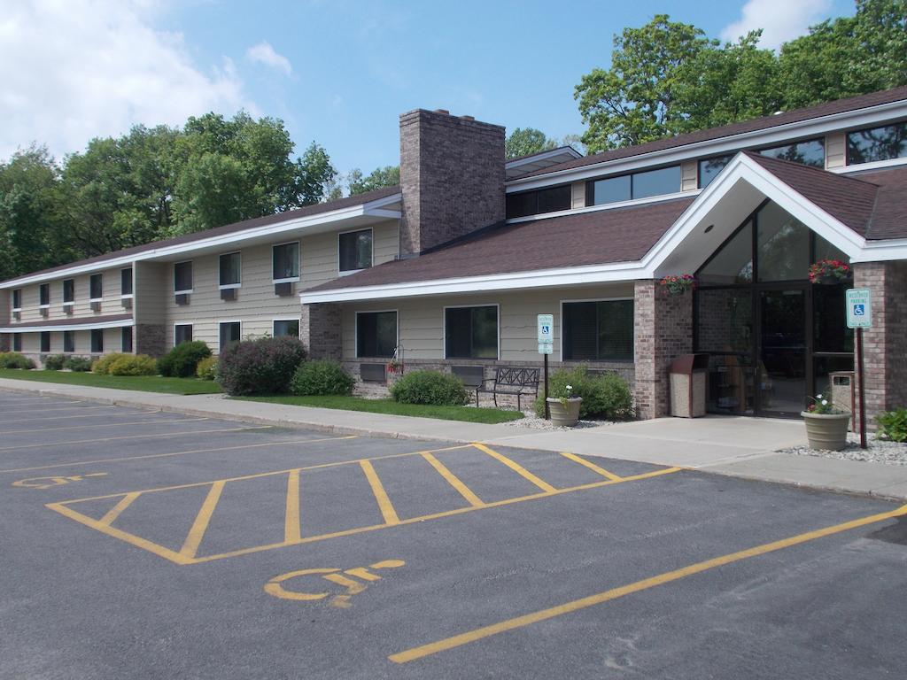 Boarders Inn And Suites By Cobblestone Hotels - Ripon Exterior foto